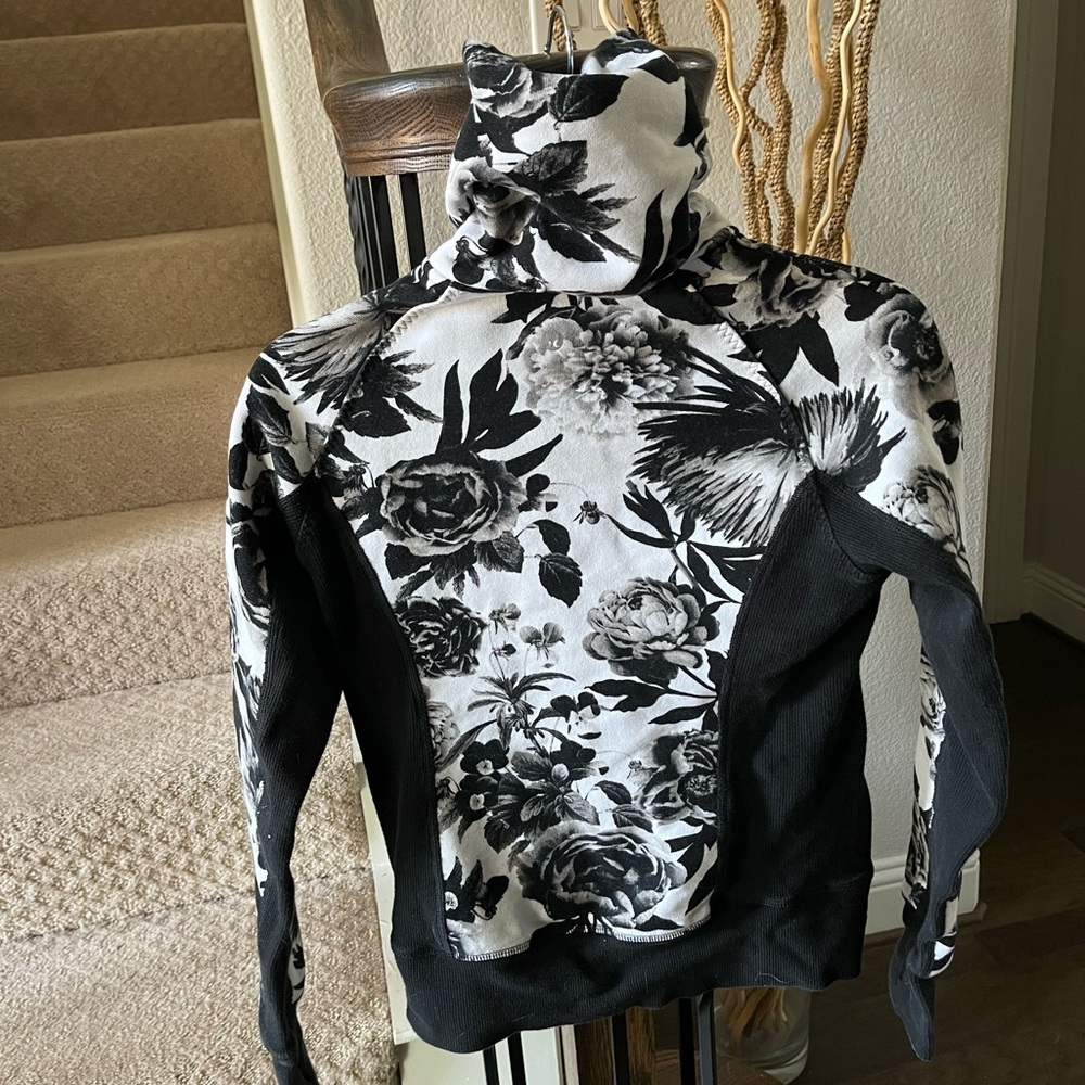 Lululemon Jacket - Picture 2 of 7